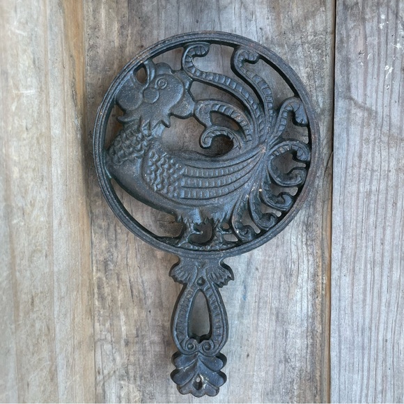 Vintage Cockerel Heavy Cast Iron Handled Decorative Trivet - Picture 1 of 11
